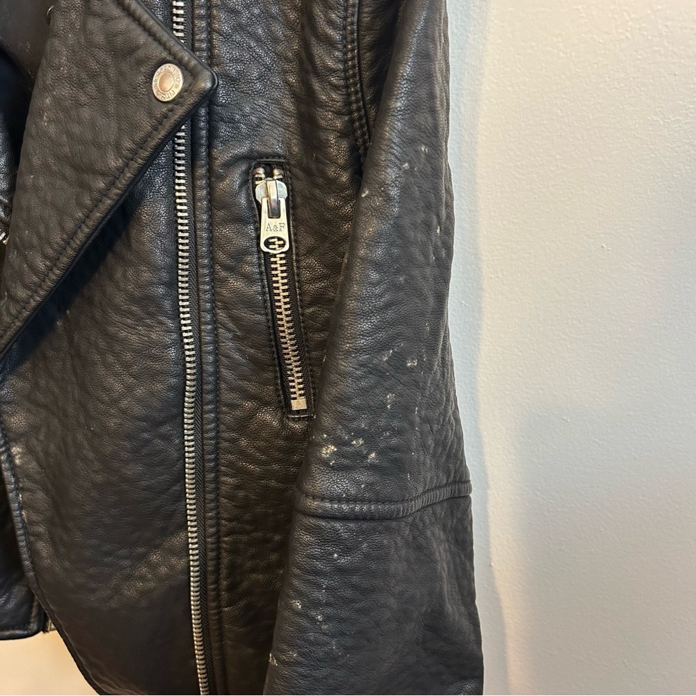 Abercrombie & Fitch • Cropped Fittes Vegan Leather Biker Jacket - Picture 3 of 6